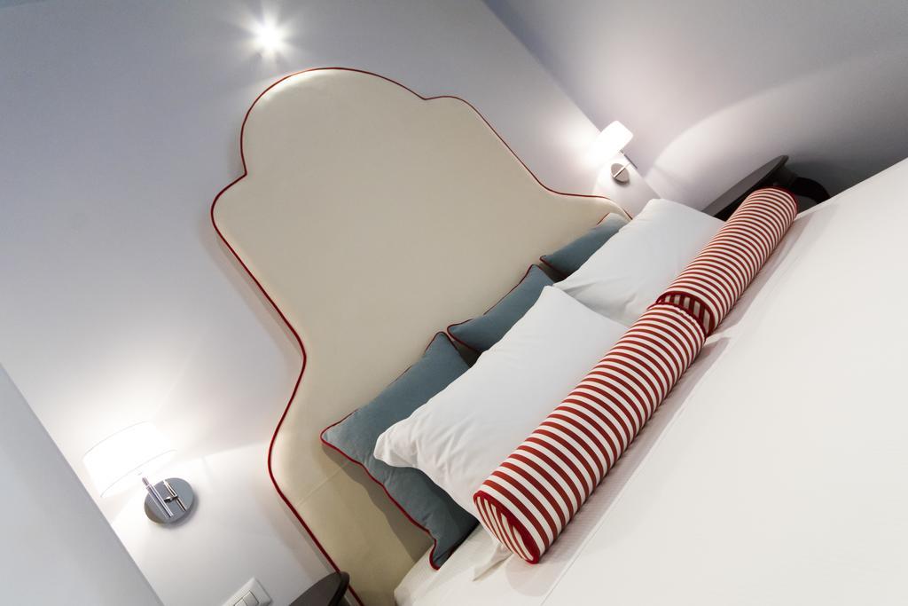 Residenza Degli Artisti Hotel Триест Екстериор снимка