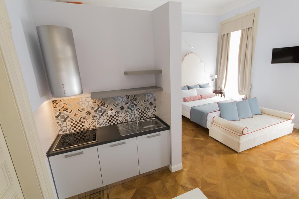 Residenza Degli Artisti Hotel Триест Екстериор снимка