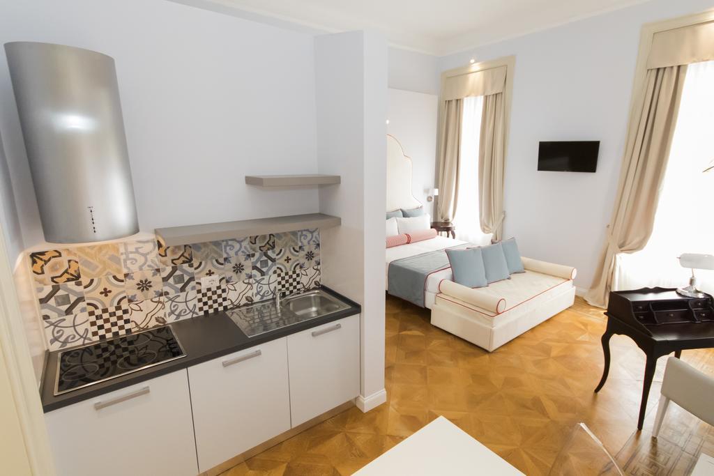 Residenza Degli Artisti Hotel Триест Екстериор снимка