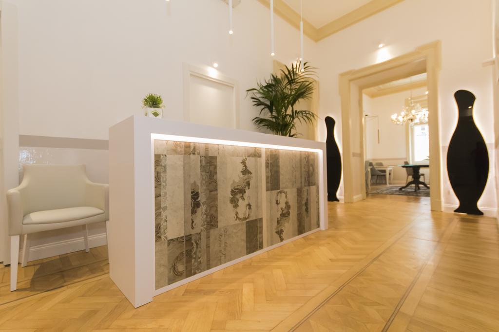 Residenza Degli Artisti Hotel Триест Екстериор снимка