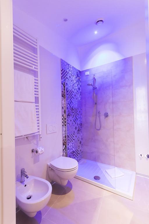Residenza Degli Artisti Hotel Триест Екстериор снимка