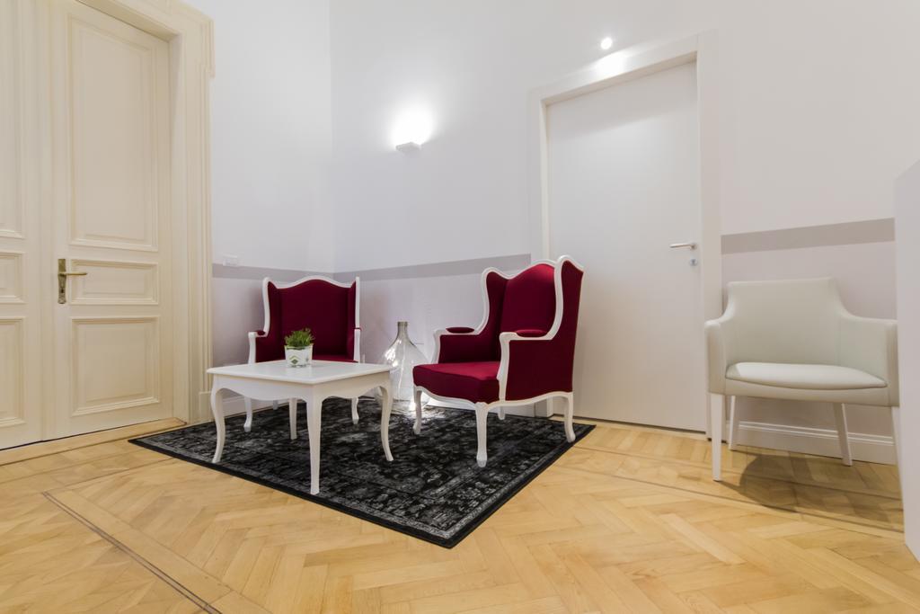 Residenza Degli Artisti Hotel Триест Екстериор снимка