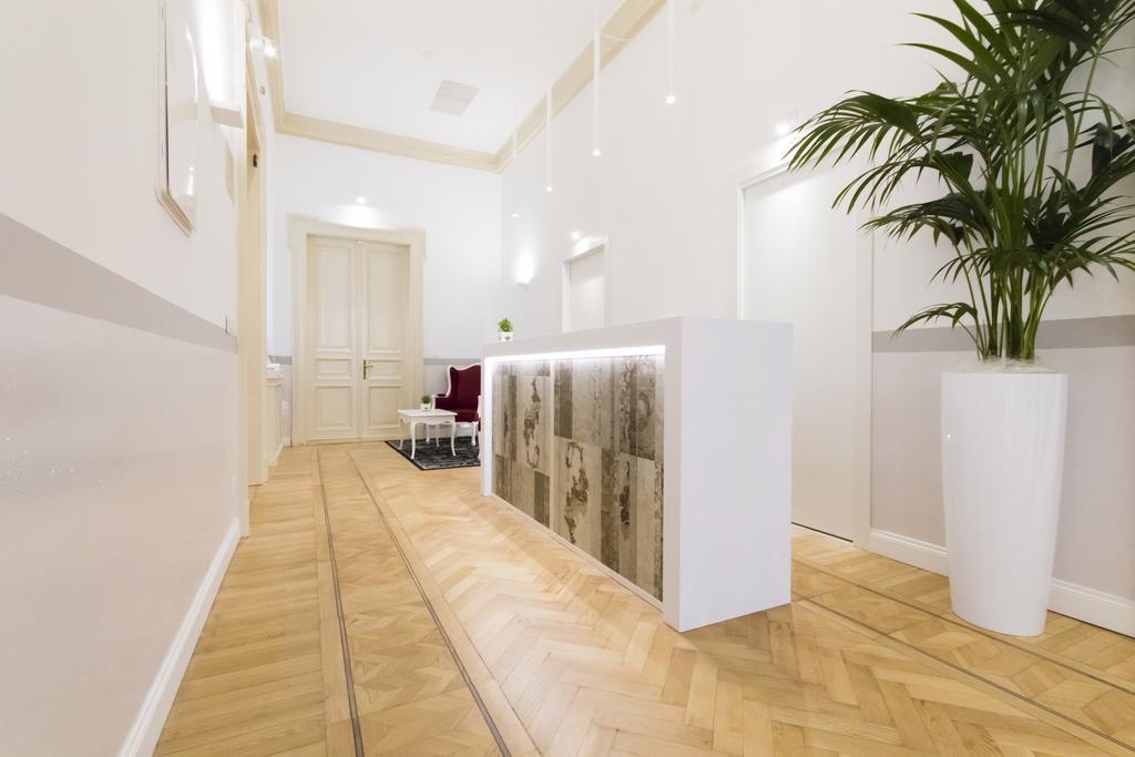 Residenza Degli Artisti Hotel Триест Екстериор снимка